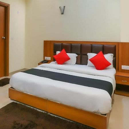Готель Capital O Bvh Hospitality Near Pvr Ansal Plaza Greater Нойда Екстер'єр фото