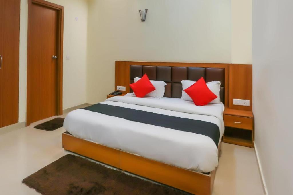 Готель Capital O Bvh Hospitality Near Pvr Ansal Plaza Greater Нойда Екстер'єр фото